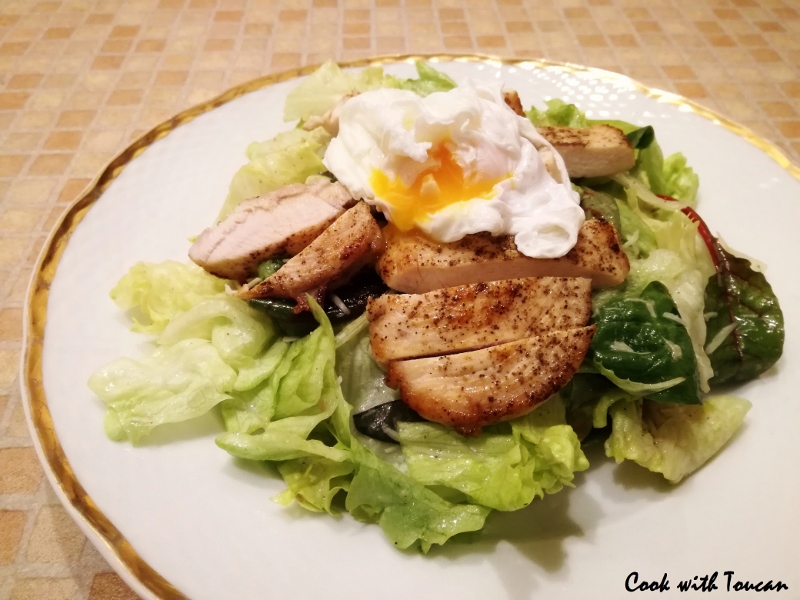 Chicken breast with salad mix and poached egg
