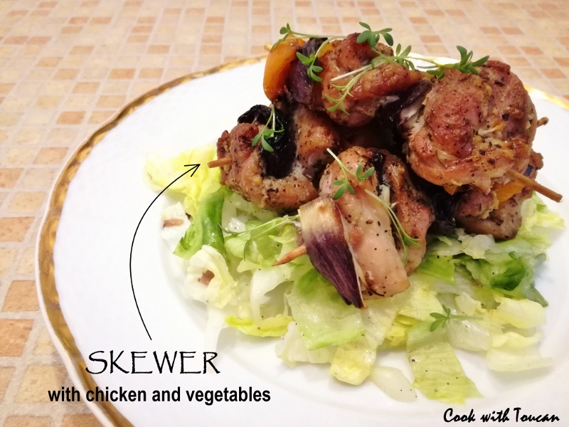 Skewer with chicken and vegetables
